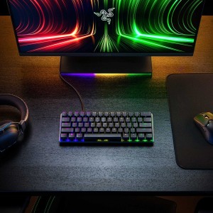 کیبورد گیمینگ مکانیکال با سیم ریزر RGB مدل Huntsman Mini سوییچ آنالوگ